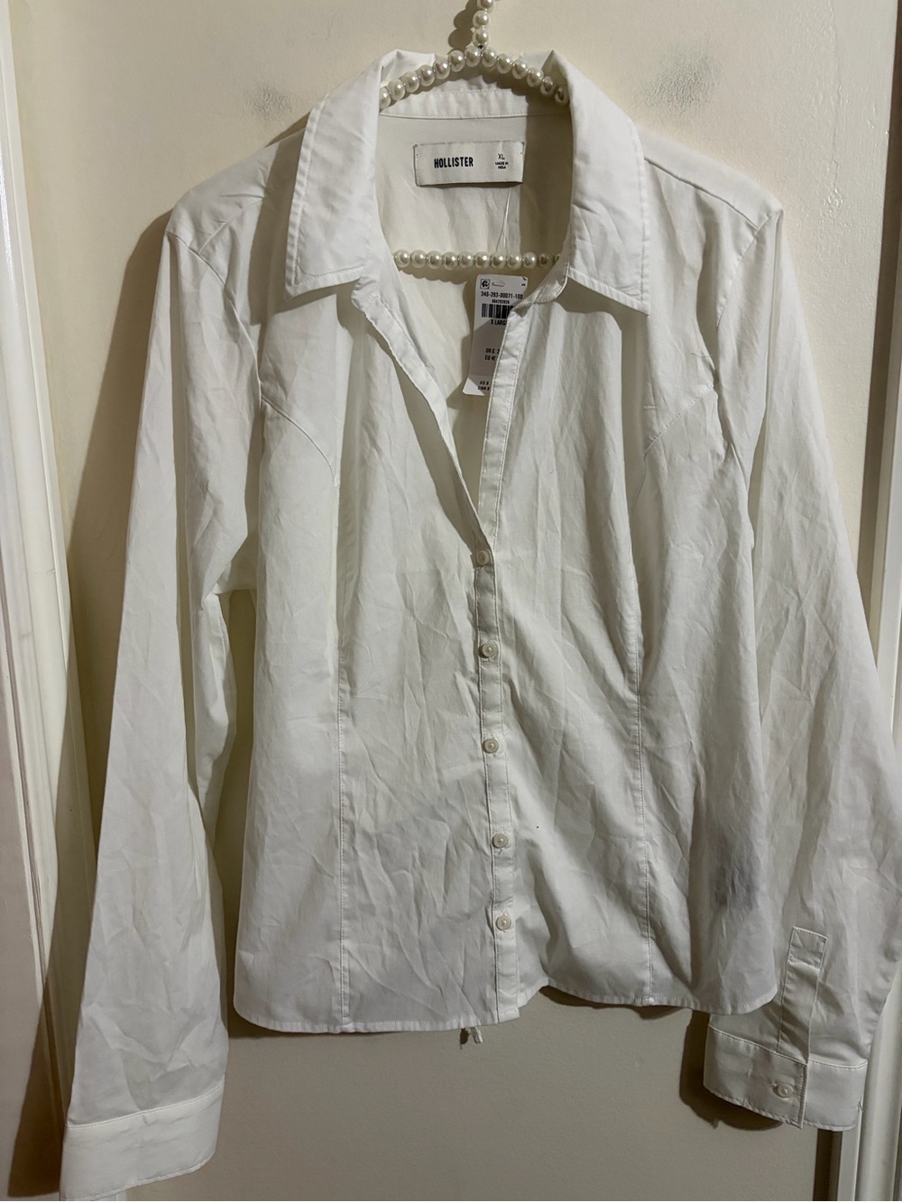 Hollister Men's White Long-Sleeve Button-Down Shirt